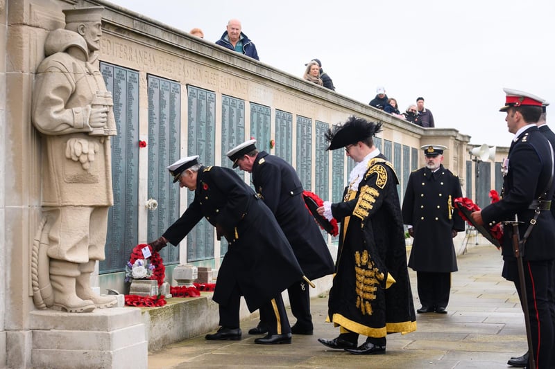 Pictured is: Admiral Jonathon Band and Mayor of Portsmouth, Councillor Tom Coles
Picture: Keith Woodland (121121-62)
