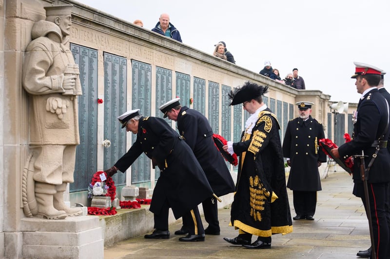 Pictured is: Admiral Jonathon Band and Mayor of Portsmouth, Councillor Tom Coles

Picture: Keith Woodland (121121-62)