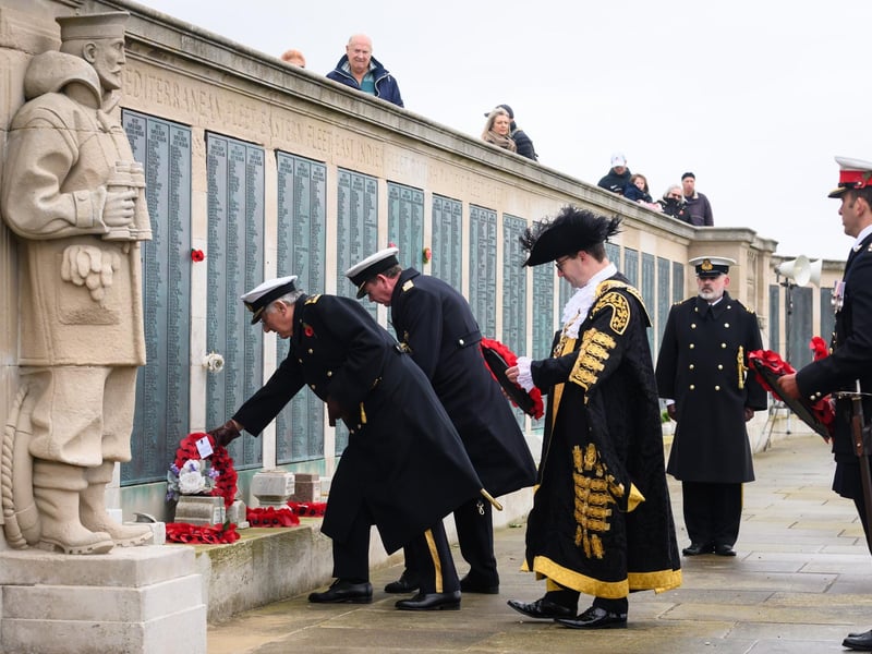 Pictured is: Admiral Jonathon Band and Mayor of Portsmouth, Councillor Tom ColesPicture: Keith Woodland (121121-62)