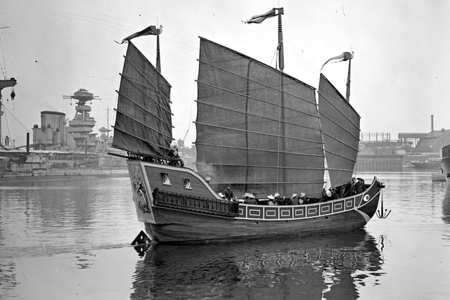28th August 1933:  The unaccustomed sight of a Chinese junk in a Hampshire harbour, during a rehearsal for Portsmouth Navy Week.  (Photo by PNA Rota/Getty Images)