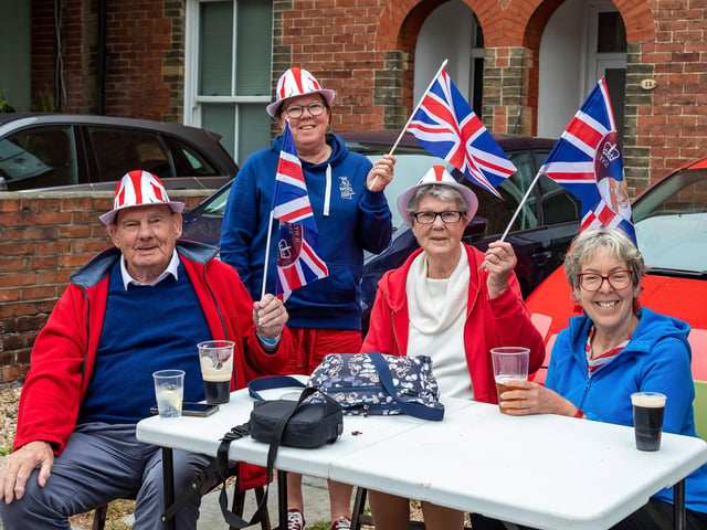 Residents at the Duncan Road Jubilee street party. Pictured: Mike Bowdich (85), Lesley Lomas, Fay Bowdich (83) and Louise Chandler. Picture: Mike Cooter (050622)