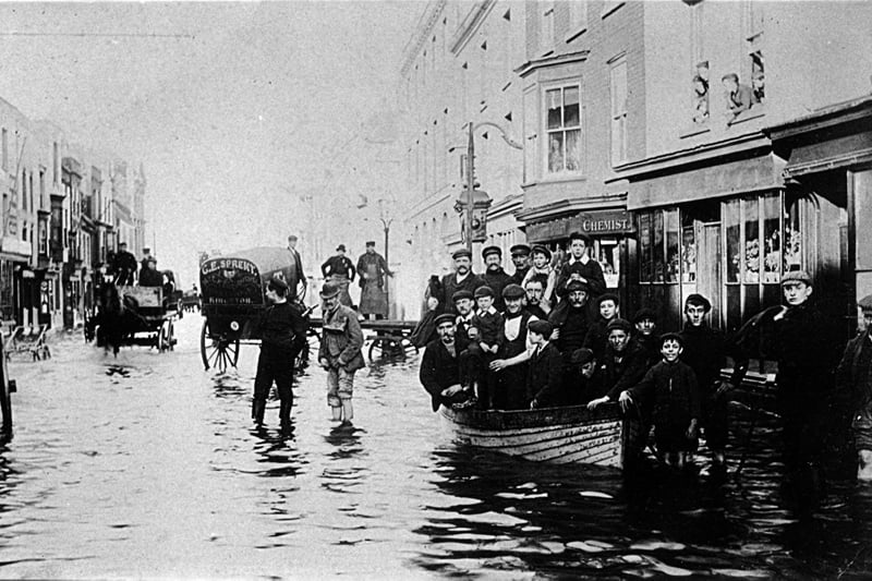 Flooding in Broad Street 1905.