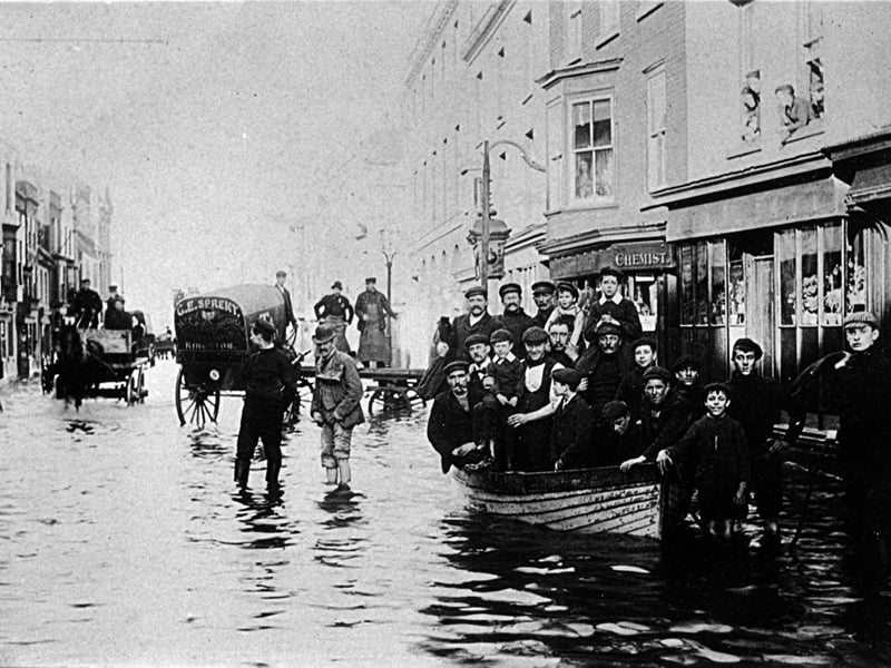 Flooding in Broad Street 1905.