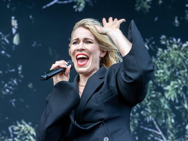 Natasha Bedingfield drew a huge crowd on Sunday afternoon and dazzled them with her performance.Pictured - Natasha BedingfieldPhotos by Alex Shute
