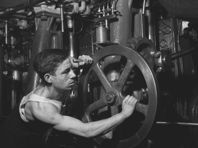 A crew member working below decks on a Royal Navy minesweeper during World War II, March 1941.  (Photo by Horace Abrahams/Keystone Features/Hulton Archive/Getty Images)