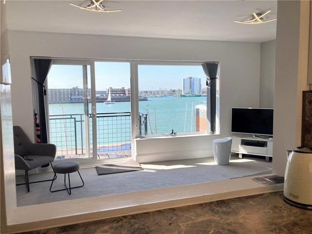 Old Portsmouth apartment