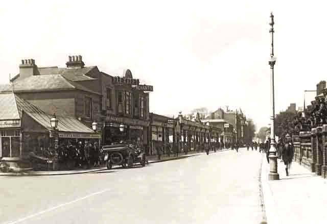 Chris Evans posted this fantastic picture of Elm Grove from 1925 into our Portsmouth nostalgia Facebook group.