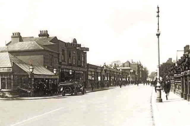 Chris Evans posted this fantastic picture of Elm Grove from 1925 into our Portsmouth nostalgia Facebook group.