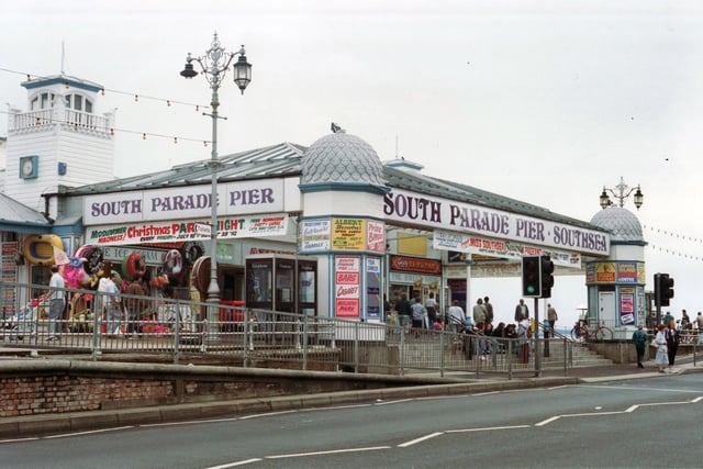 South Parade Pier 18th August 1992 Picture: The News 1909-5