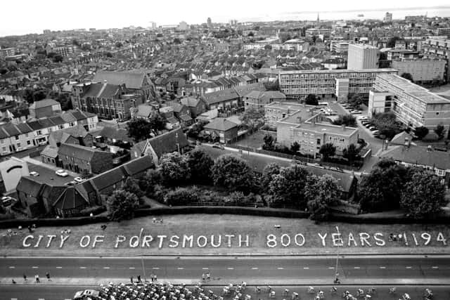 The peloton rides into Portsmouth during stage five of the Tour de France on July 7, 1994. Picture: Pascal Rondeau/Allsport/Getty Images.