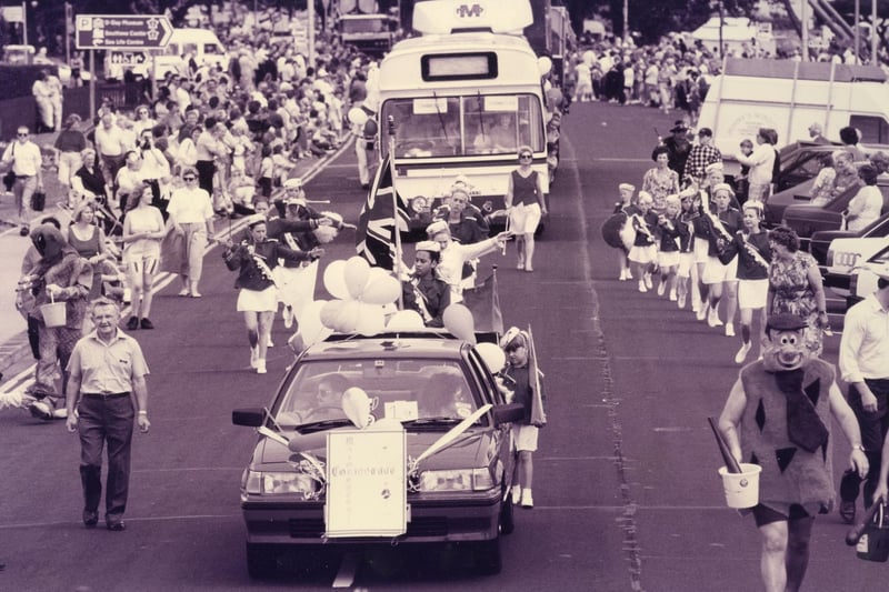 The carnival procession makes its way along Southsea front, 1993. The News PP5587