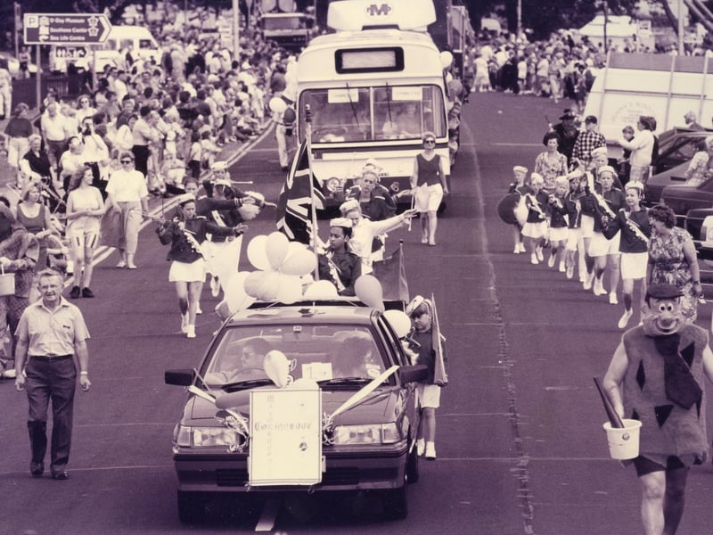 The carnival procession makes its way along Southsea front, 1993. The News PP5587