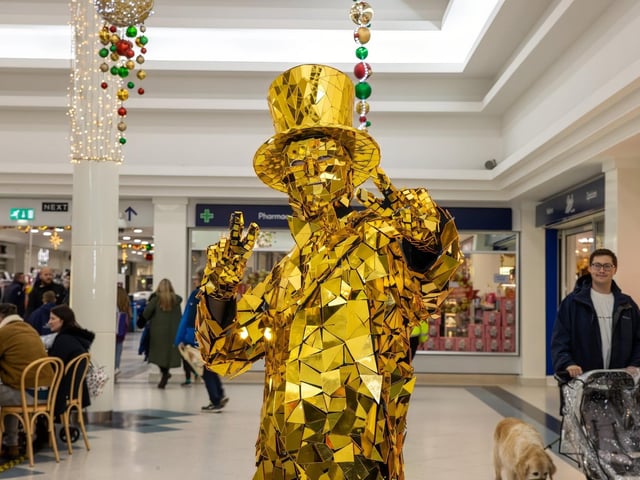 The crowds braved the wind and rain to watch the Christmas lights being switched on in Fareham highstreet on Saturday evening, while some of the entertainment was moved into the shopping centre.
Pictured - Lucas the Mirror Man
Photos by Alex Shute