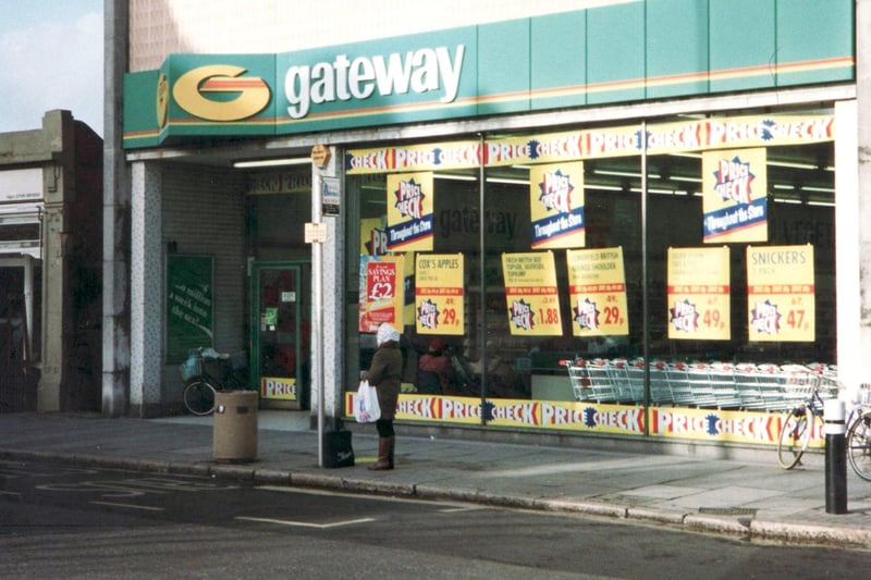Gateway, Albert Road Portsmouth around 1994 Picture: 0712-3