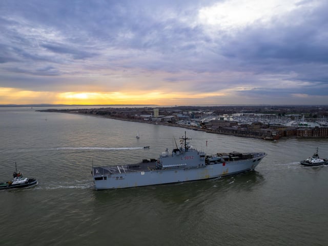 ITS San Giorgio entering Portsmouth Harbour to join the Italian aircraft carrier
Photos by Alex Shute