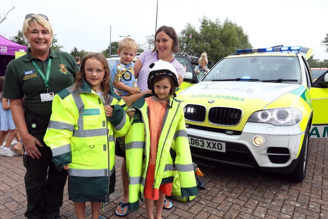 Community first responder Sara Leason, left, with Carolyn Barron, holding Eden, 3, and Kara, 10, ,front left, and Aimee, 8. 999 Day at Port Solent
Picture: Chris Moorhouse (jpns 030922-02)