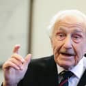 D-Day veteran Ron Cross speaking at Gosport Gallery.
Picture: Chris Moorhouse     (120220-37)