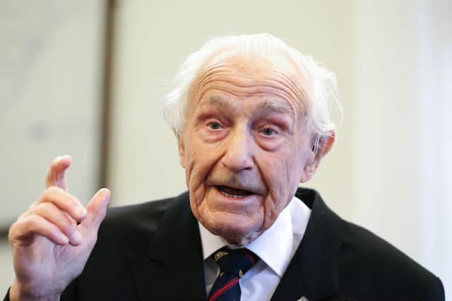 D-Day veteran Ron Cross speaking at Gosport Gallery.
Picture: Chris Moorhouse     (120220-37)