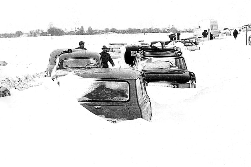 Big Freeze - Cars stuck near Horndean 1963