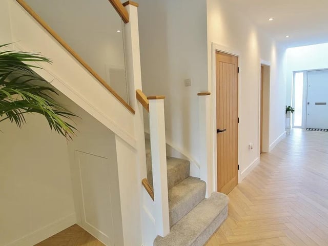This home is near local schools and is located near the M275 for anyone that commutes regularly.
