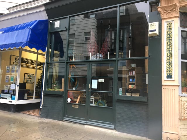 Delaneys café in Castle Road has a ranking of 4.6 from 201 Google reviews. A customer said: "Excellent Bacon cheese and onion sarnie, helpful young lady making it"