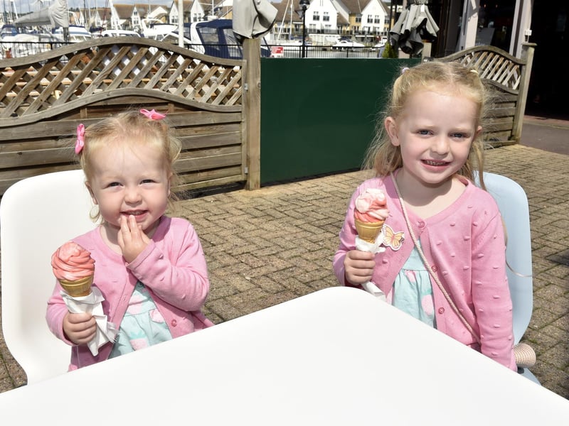 Pictured is: Sisters (l-r) Myla (2) and Millie Oliver (4) from Horndean.
Picture: Sarah Standing (250723-7062)