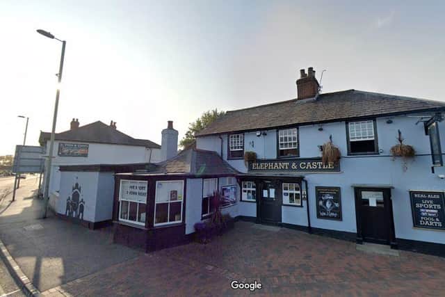 Elephant and Castle pub in Commercial Road, Totton