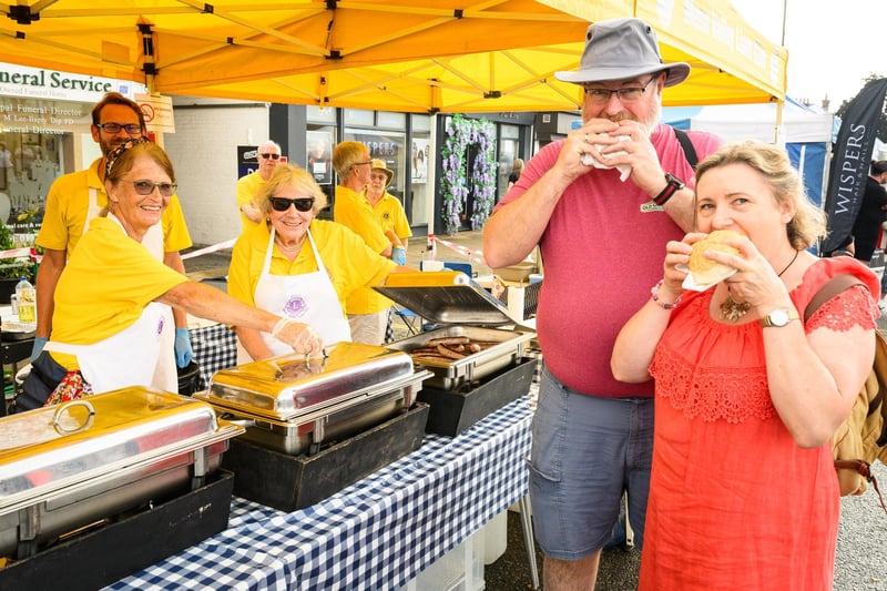 Pictured is: Bill and Maria Koraska enjoy their burgers  from the Lions Club stall
Picture: Keith Woodland (100921-6)