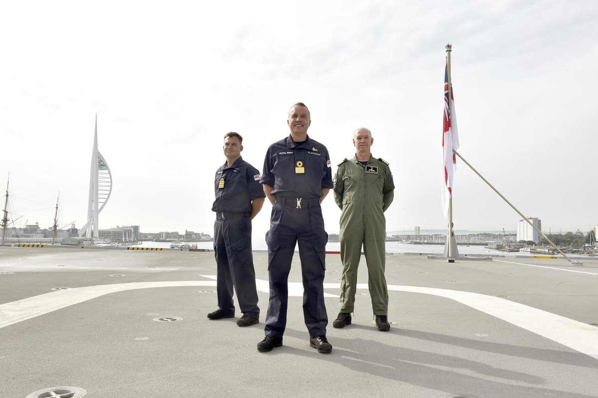 Royal Navy: HMS Queen Elizabeth wird als Carrier Strike Group in den ...