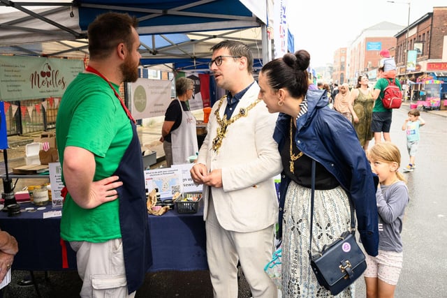 Pictured is: The Mayor and Mayoress of Portsmouth chat with traders at the festival.

Picture: Keith Woodland (100921-22)