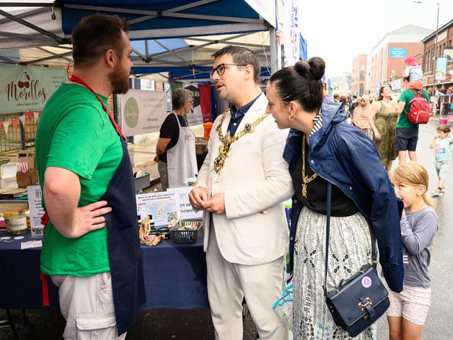 Pictured is: The Mayor and Mayoress of Portsmouth chat with traders at the festival.
Picture: Keith Woodland (100921-22)