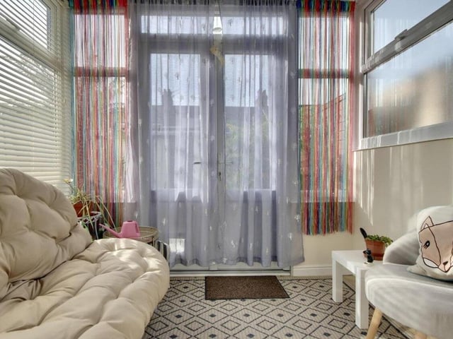 This home is an ideal purchase for a first time buyer as it has no onward chain.