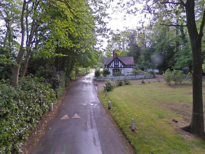 Marle, in Hook, was awarded a green star by Michelin for their gastronomy and sustainability. They serve modern British cuisine and are known for delicious dishes.