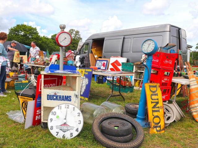Stands at Beaulieu Spring Autojumble