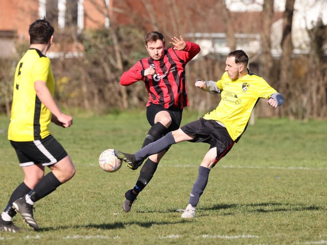 Jewellventus (red) v Fratton Trades. Picture by Kevin Shipp