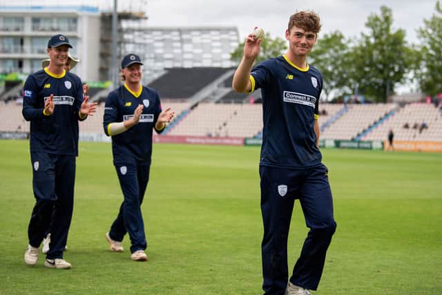 Kelly receiving applause from his Hampshire teammates.