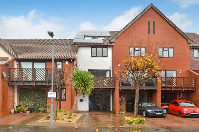 8 Carne Place, Port Solent, Portsmouth, Hampshire
Guide Price ~ £500,000 ~ Freehold