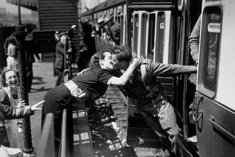 A soldier of the British Expeditionary Force, arriving back from Dunkirk, is greeted affectionately by his girlfriend.   (Photo by Topical Press/Getty Images)