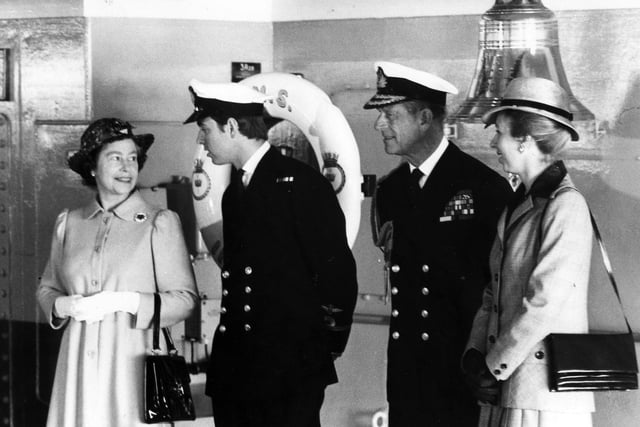 Queen Elizabeth at the return of HMS Invincible.
HMS Invincible returns to Portsmouth, carrying British troops home from the Falklands War, 17 September 1982