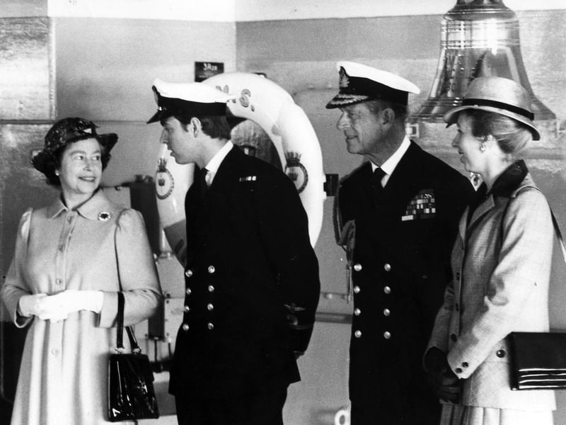 Queen Elizabeth at the return of HMS Invincible.
HMS Invincible returns to Portsmouth, carrying British troops home from the Falklands War, 17 September 1982