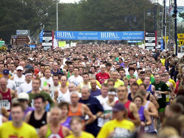 The 2001 Great South Run begins.