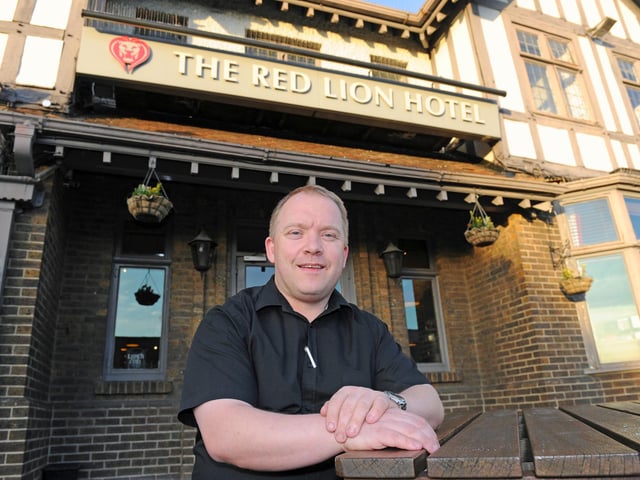 Manager Ian Durrant outside the pub in 2012 (120128-2431)