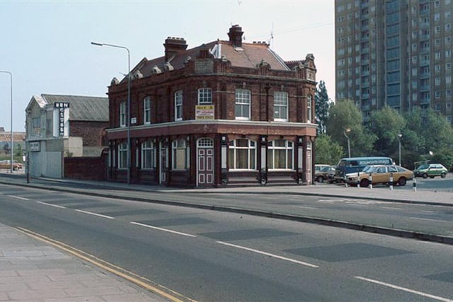 The Country House used to stand on Commercial Road in Portsmouth. It served its last pint in 1982 and was demolished later that year