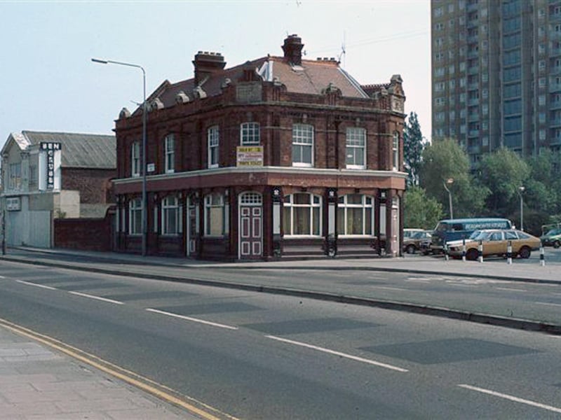 The Country House used to stand on Commercial Road in Portsmouth. It served its last pint in 1982 and was demolished later that year