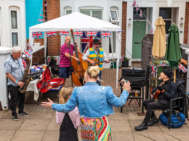 Shep Wooley performs with his band at the Duncan Road street party. Picture: Mike Cooter (050622)