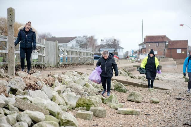 A recent project saw an army of volunteers take to Emsworth to clear up discarded rubbish. Barratt Homes sales advisors, Beth Bell and Carolyn McKee, were there to help on the day.
