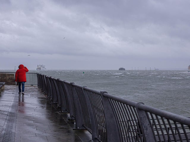 Strong winds in Portsmouth on Wednesday 27 December 2023

Pictured: View from Old Portsmouth 

Picture: Habibur Rahman