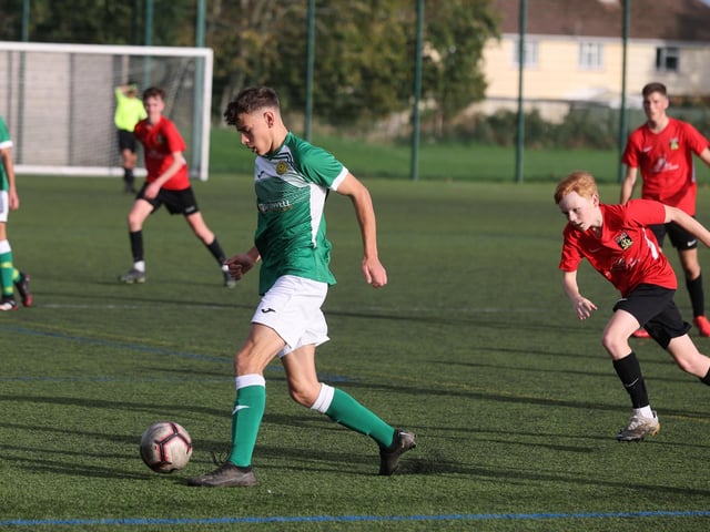 Fareham U18s (red) v Moneyfields. Picture: Sam Stephenson