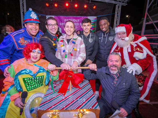 Palmerston Road Christmas Lights Switch On at Southsea on Thursday 23rd November 2023
Pictured: Santa with the Lord Mayor, Tom Coles and Mayoress, Nikki Coles with Wave 105 presenter, Mark Collins with Pompey football players and cast of Alladin from New Theatre Royal.
Picture: Habibur Rahman