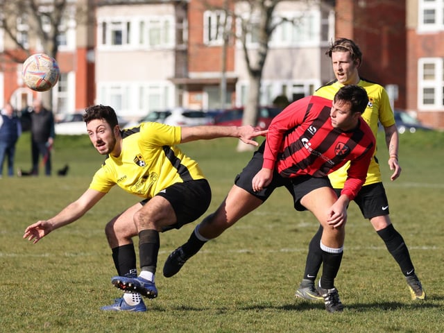 Jewellventus (red) v Fratton Trades. Picture by Kevin Shipp